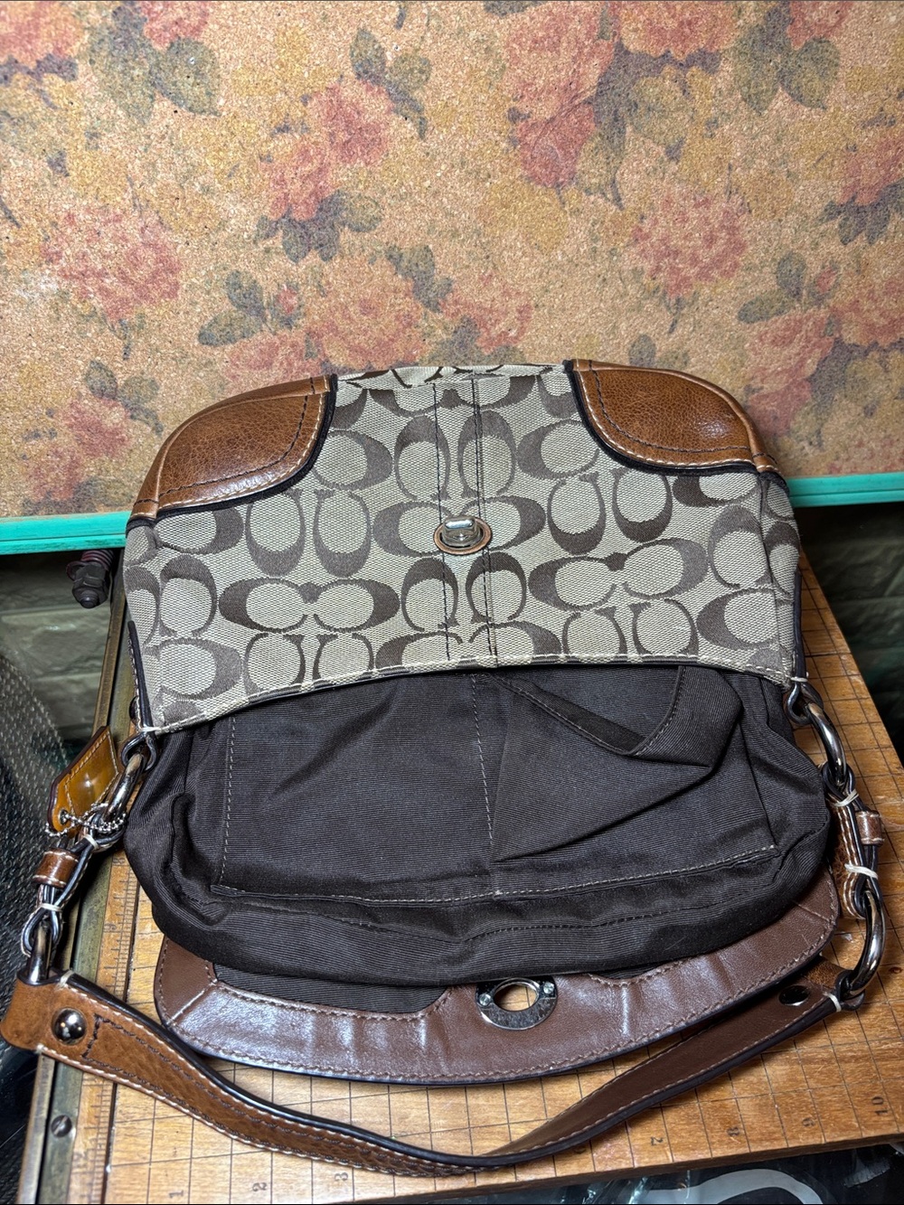 Coach Khaki Signature Canvas Shoulder Bag with Brown Leather 10983 - Picture 4 of 17